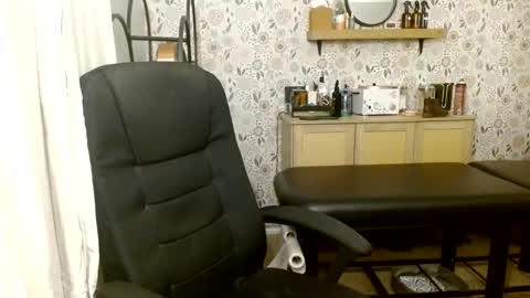 Answer4242 online show from September 2025 05:55:02 AM