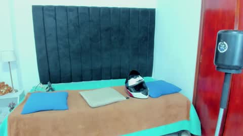       online show from February 2025 12:32:01 AM