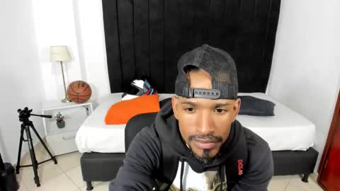       online show from October 2025 01:00:02 AM