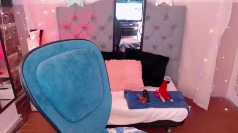 antolyh_c online show from March 2026 12:23:02 PM