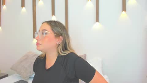 A N T O N E L L A  online show from March 2025 04:28:02 PM