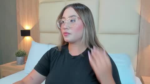 A N T O N E L L A  online show from November 2025 12:17:01 PM