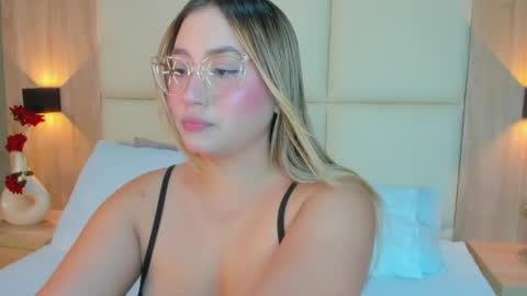 Snapshot of antonella_cutie_ chatting on June 2026 12:21:02 PM A N T O N E L L A online show from June 2026 12:21:02 PM