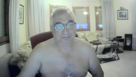 Antonio online show from October 2025 11:05:01 PM
