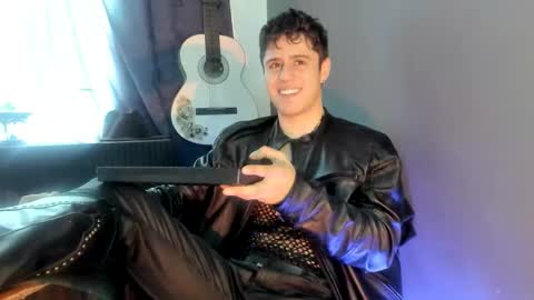 antonnello_ online show from November 2025 04:09:02 PM