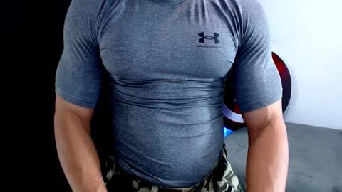 Instagram miguelangel1802  online show from February 2026 04:43:02 AM