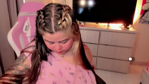   Independent model  online show from January 2026 06:13:02 PM