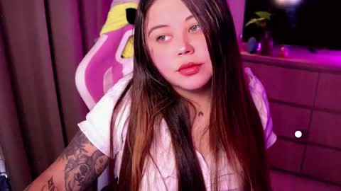   Independent model  online show from March 2026 06:03:02 PM