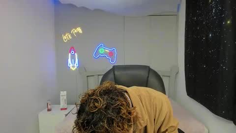 anyelotwink online show from February 2026 08:14:02 PM