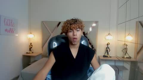 anyelotwink online show from March 2026 09:21:01 PM