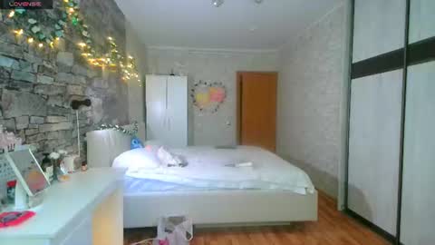 Aphrodite online show from July 2026 01:06:02 PM