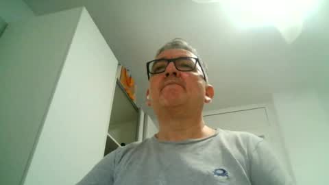 furry bear online show from September 2025 10:01:02 PM