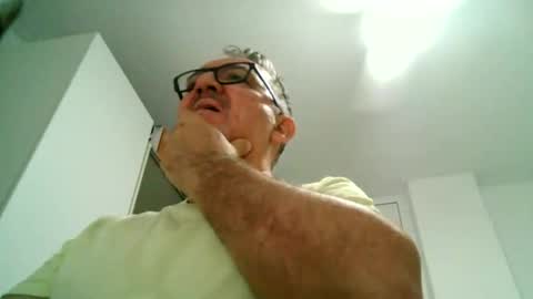 furry bear online show from September 2025 09:20:02 PM