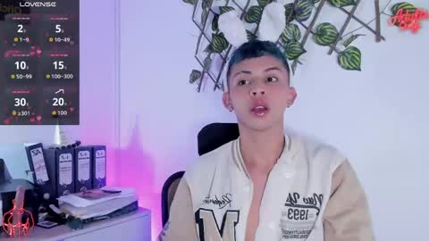 Snapshot of apolo_prince1 chatting on April 2026 04:10:02 PM Apolo online show from April 2026 04:10:02 PM
