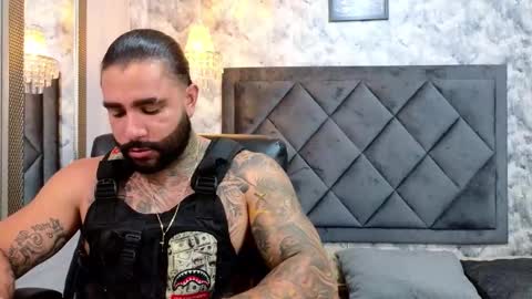 Snapshot of apolo_rousse chatting on September 2025 11:06:02 PM Apolo online show from September 2025 11:06:02 PM