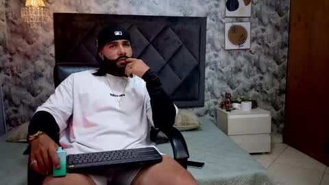 Snapshot of apolo_rousse chatting on October 2025 09:45:01 PM Apolo online show from October 2025 09:45:01 PM