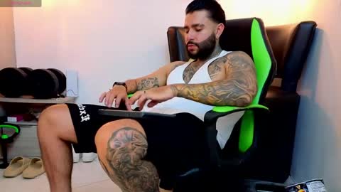 Snapshot of apolo_ryder chatting on May 2026 11:21:02 PM APOLO online show from May 2026 11:21:02 PM