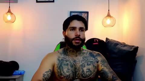 Snapshot of apolo_ryder chatting on May 2026 11:33:02 PM APOLO online show from May 2026 11:33:02 PM