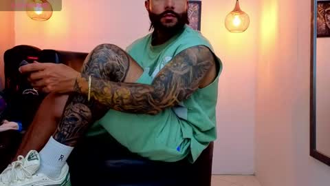 Snapshot of apolo_ryder chatting on May 2026 09:45:02 PM APOLO online show from May 2026 09:45:02 PM