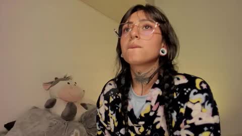 Lola  Apolo online show from September 2025 02:22:01 AM