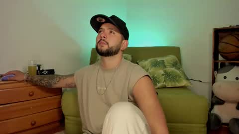 Lola  Apolo online show from October 2025 10:40:01 PM