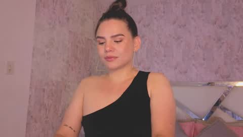 Isabella online show from April 2026 09:19:01 PM