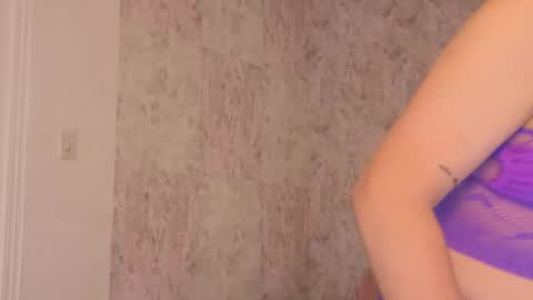 Snapshot of april_summer_ chatting on May 2026 10:17:02 PM Isabella online show from May 2026 10:17:02 PM