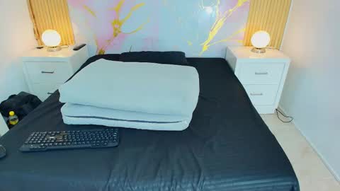 aprillross online show from February 2026 12:11:01 PM