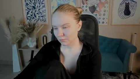 Snapshot of aprilserenity chatting on September 2025 02:00:02 AM April. All year round. online show from September 2025 02:00:02 AM