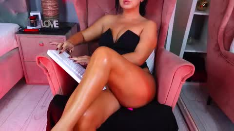 Snapshot of aqueenmonica chatting on October 2025 01:48:02 AM AQueenMonica online show from October 2025 01:48:02 AM