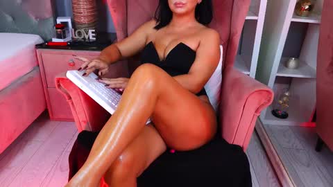 Snapshot of aqueenmonica chatting on October 2025 02:15:01 PM AQueenMonica online show from October 2025 02:15:01 PM