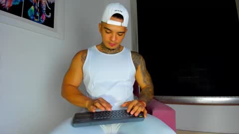 AquilesElpapi online show from September 2025 12:42:01 PM