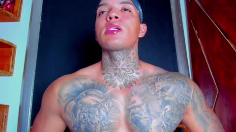 Snapshot of aquiles_elpapi chatting on March 2026 01:45:01 PM AquilesElpapi online show from March 2026 01:45:01 PM