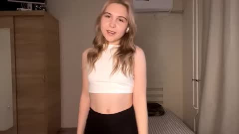 Emi online show from November 2025 01:22:02 PM