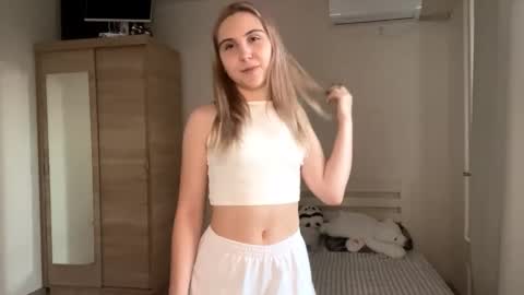 Emi online show from November 2025 01:17:02 PM