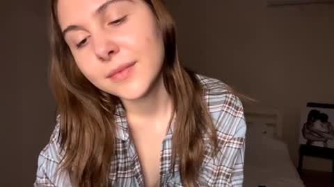 Emi online show from December 2025 07:53:02 PM