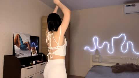 Emi online show from March 2026 03:56:01 PM