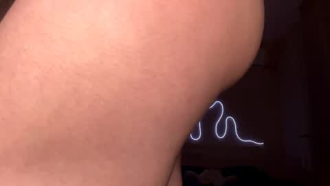 Emi online show from April 2026 06:10:01 PM