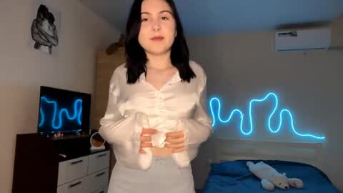 Emi online show from April 2026 04:23:01 PM