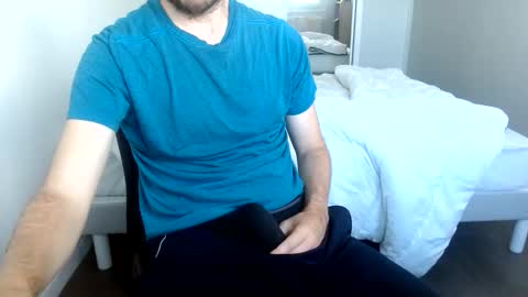 Snapshot of arekusan6 chatting on June 2026 07:12:01 AM Arek online show from June 2026 07:12:01 AM