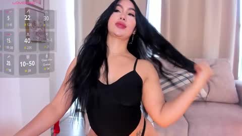 Ari online show from November 2025 02:38:02 PM