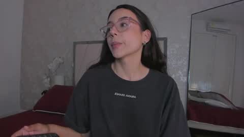 Snapshot of ari_wilde chatting on May 2026 01:06:02 PM Ari Wilde online show from May 2026 01:06:02 PM