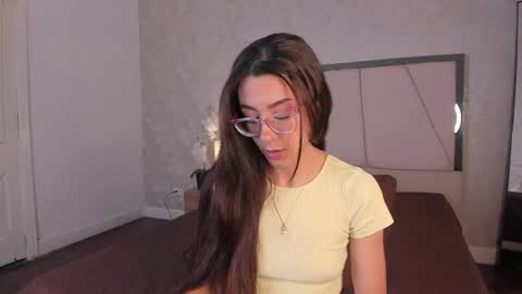 Snapshot of ari_wilde chatting on May 2026 02:00:01 PM Ari Wilde online show from May 2026 02:00:01 PM