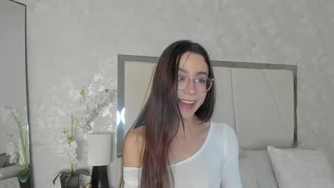 Snapshot of ari_wilde chatting on June 2026 12:20:01 PM Ari Wilde online show from June 2026 12:20:01 PM