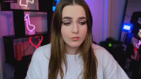 Luna online show from November 2025 07:03:01 PM