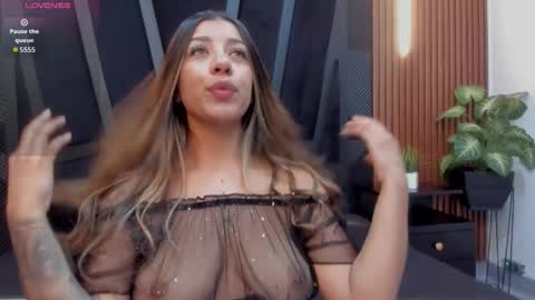 Snapshot of aria_moretti_ chatting on December 2025 11:19:01 AM ARIA online show from December 2025 11:19:01 AM