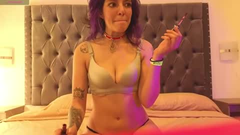 aria_silk online show from April 2026 08:17:01 PM