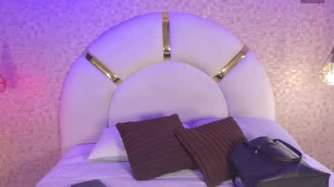 aria_sm online show from November 2025 07:14:01 PM