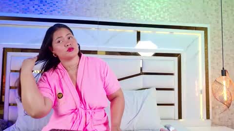 aria_sm online show from November 2025 03:42:02 AM