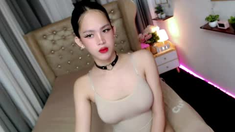 Snapshot of ariahooper chatting on July 2026 03:39:01 PM Christine JorgensenChristmas wish breasts implants online show from July 2026 03:39:01 PM